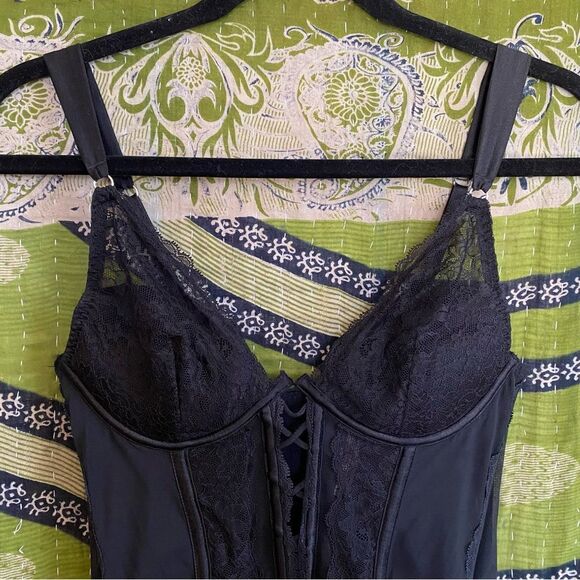 Victoria's Secret Padded Black Lace Corset Size 36B - Picture 2 of 11